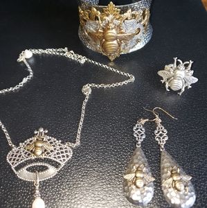 Queen bee jewelry set 🐝